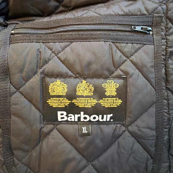Men’s Barbour quilted vest - Picture 2 of 3